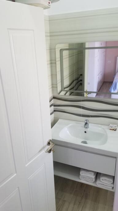 Adriatic East View Apartment Durres Ngoại thất bức ảnh